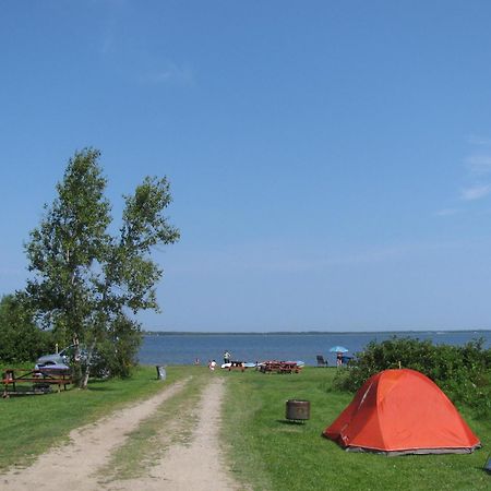 Complexe D'Hebergement La Maison Touristique Dugas Caraquet Buitenkant foto
