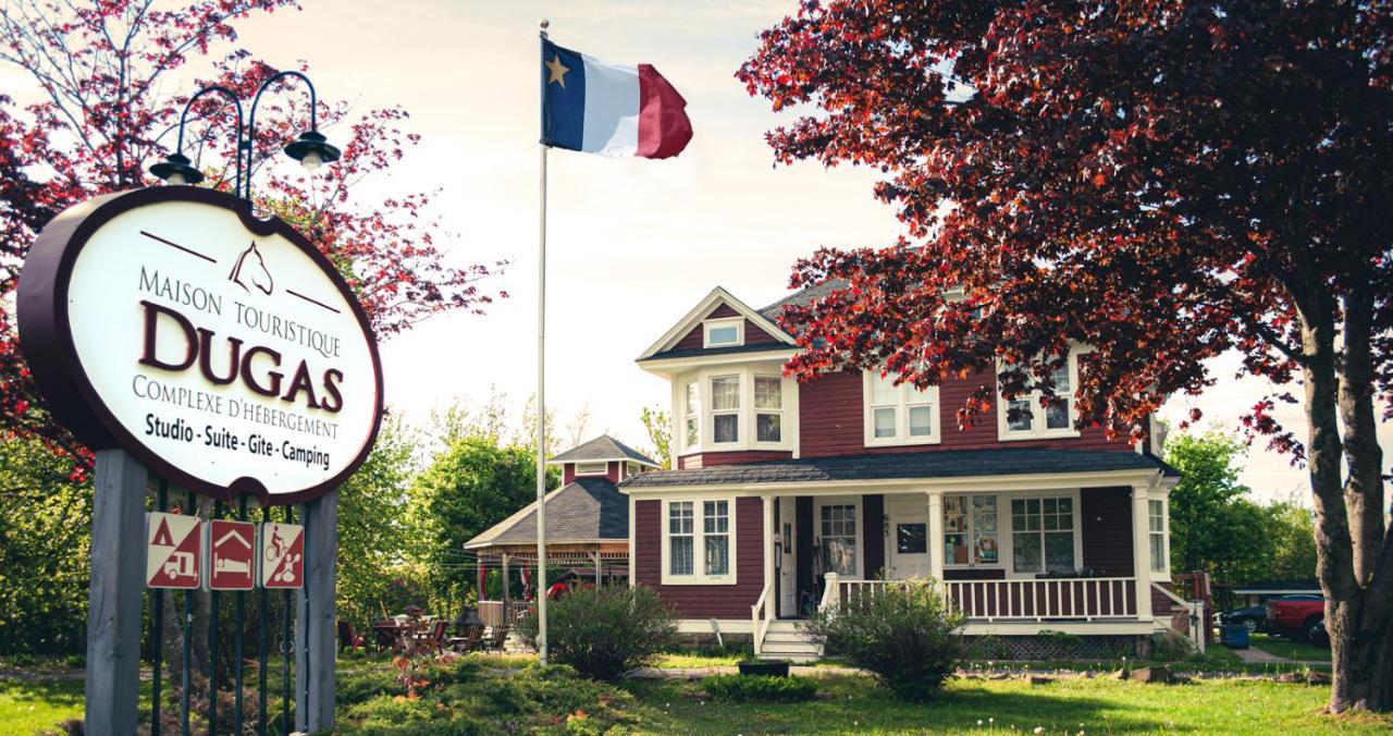 Complexe D'Hebergement La Maison Touristique Dugas Caraquet Buitenkant foto