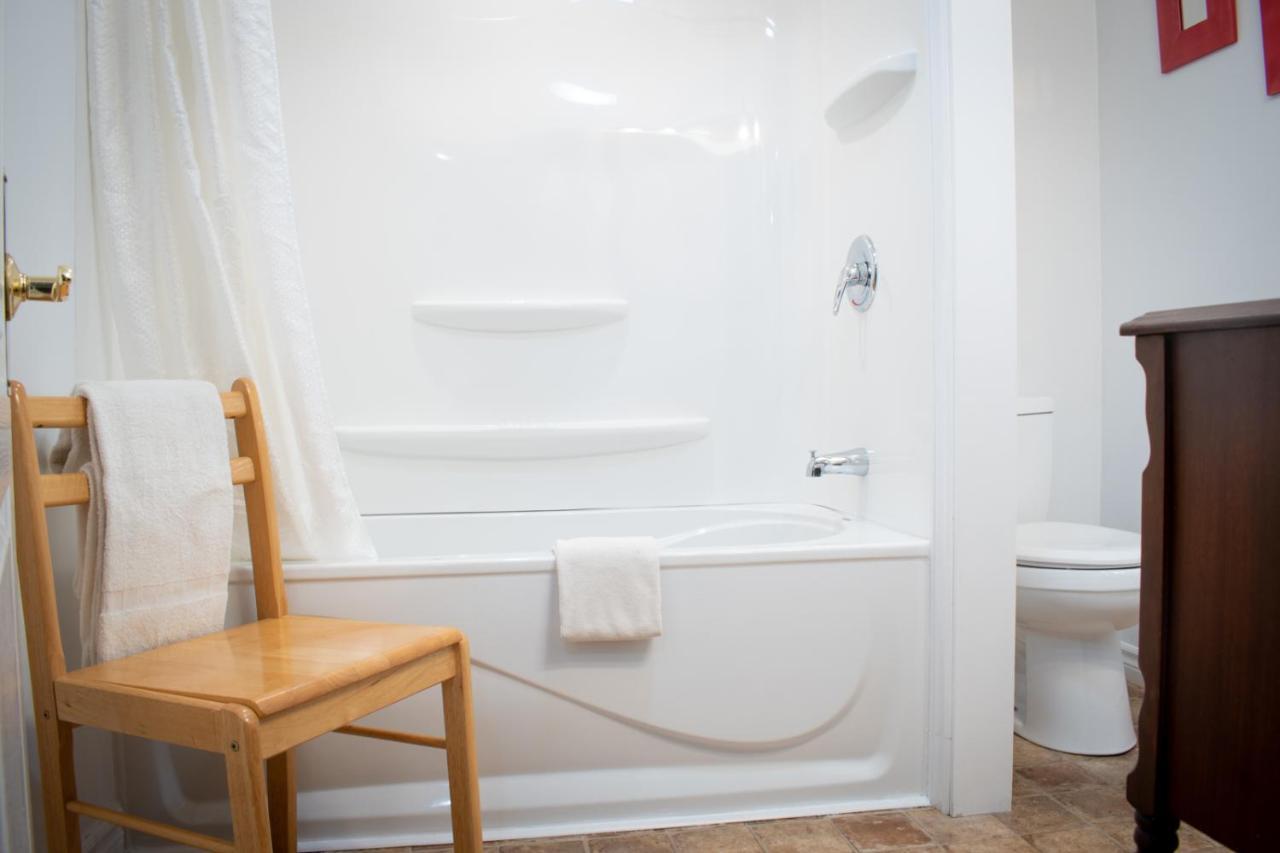 Complexe D'Hebergement La Maison Touristique Dugas Caraquet Buitenkant foto