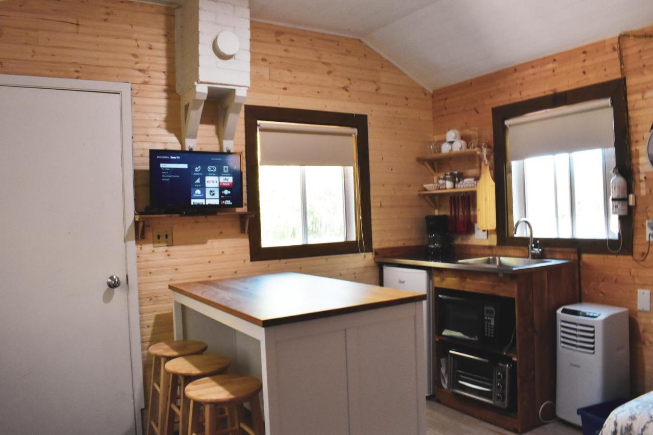 Complexe D'Hebergement La Maison Touristique Dugas Caraquet Buitenkant foto