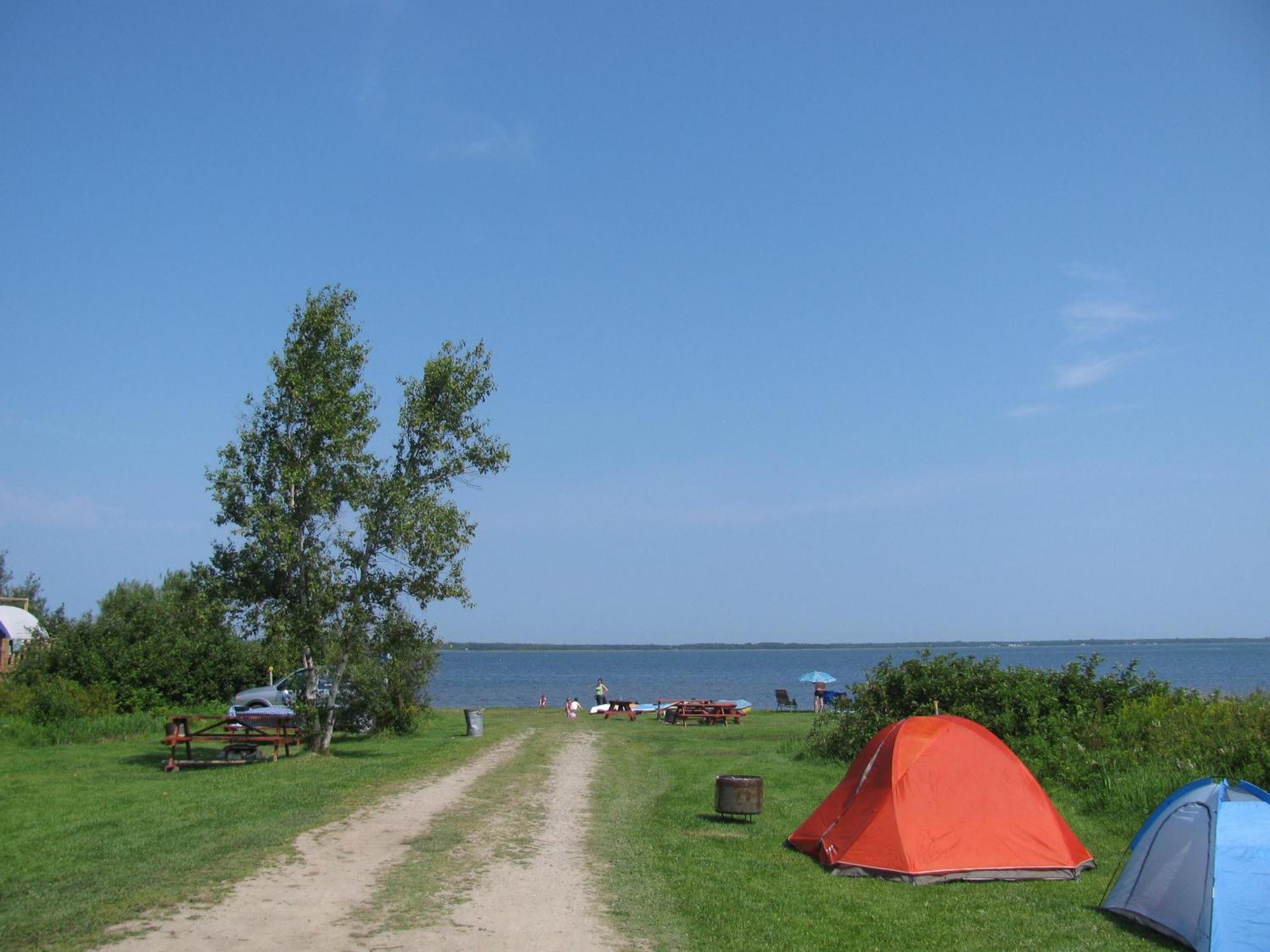 Complexe D'Hebergement La Maison Touristique Dugas Caraquet Buitenkant foto